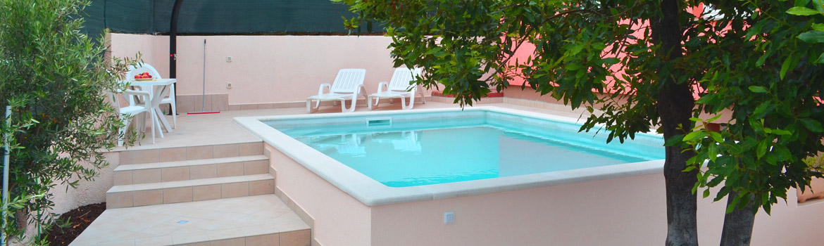 Unser Ferienhaus in Kroatien - Poolbild Mittags